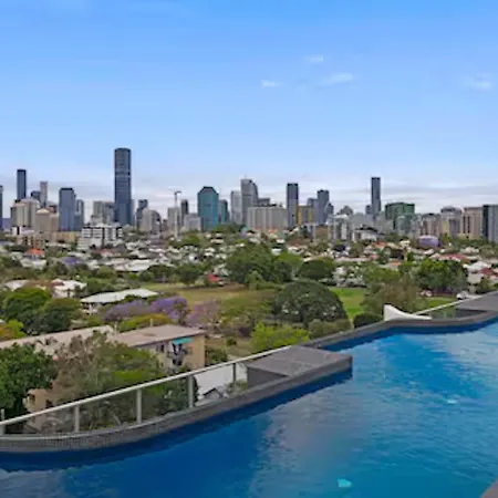 Gabba Oasis - Luxury 3br & Pool Apartment Brisbane