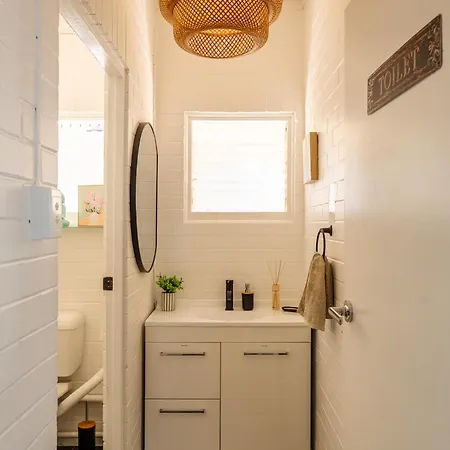 Hot Tub, Ice Bath, Gym, Sauna, Pool Table Coorparoo Haven Homestay
