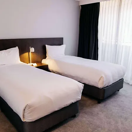 Mercure Spring Hill Hotel 4*