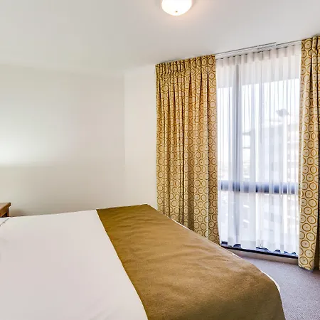 Hillcrest 4* Brisbane
