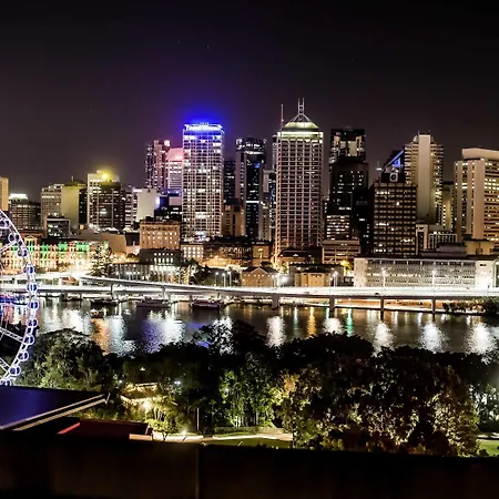 Hotel Rydges South Bank 4*