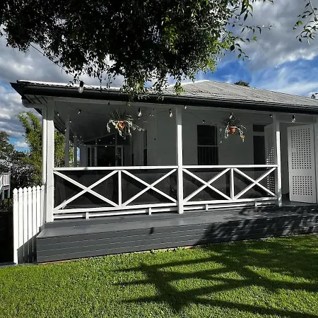 Paddington Springs - Pool & Pet Friendly House