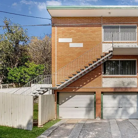 Charming 2-bed Near River & Brisbane