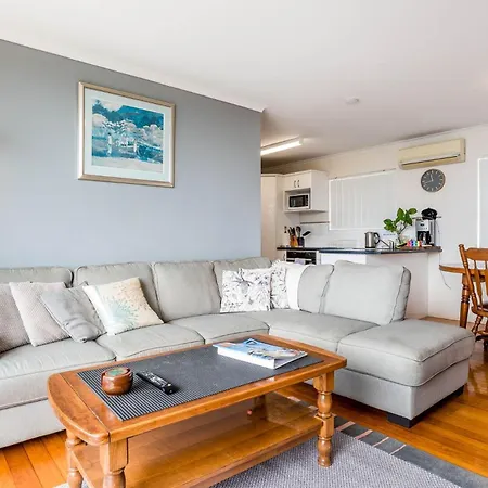 Apartment Bayside Breeze Seaside Serenity