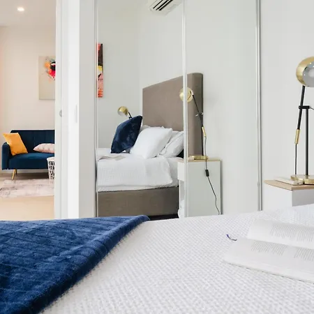 Bright Cbd 2 Bedroom Resort-style Escape Apartment *