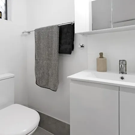 Comfortable 1br Near Uq, River Walks & Pool Apartment