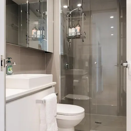 Bright Cbd 2 Bedroom Resort-style Escape *