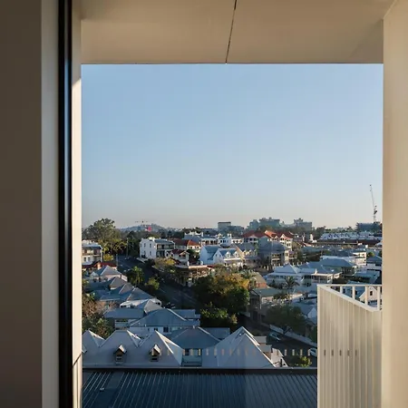 Bright Cbd 2 Bedroom Resort-style Escape Apartment