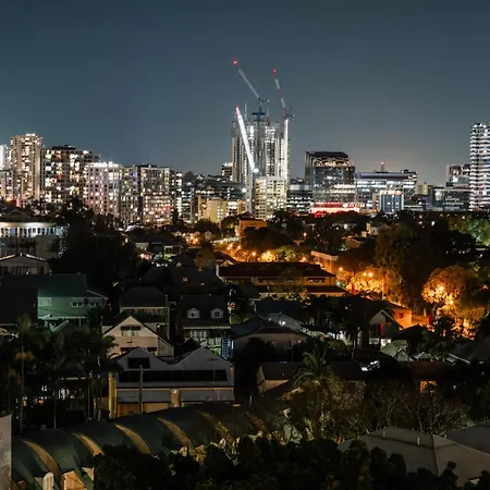 Bright Cbd 2 Bedroom Resort-style Escape Apartment Brisbane