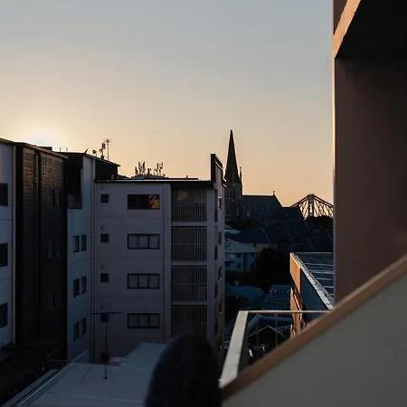 Bright Cbd 2 Bedroom Resort-style Escape Apartment