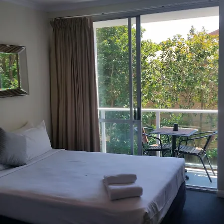 Airport Heritage Motel 4*