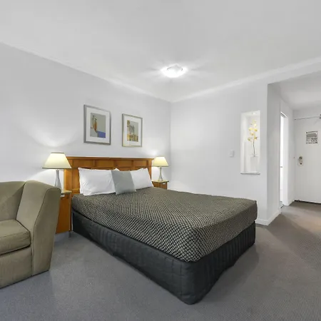 Airport Heritage Motel 4*