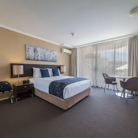 West End 4*