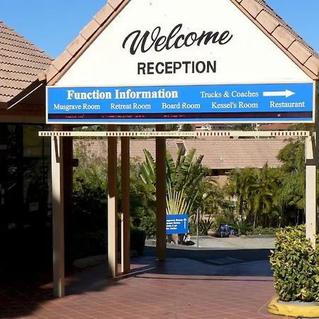 Quality Robertson Gardens Hotel 4*