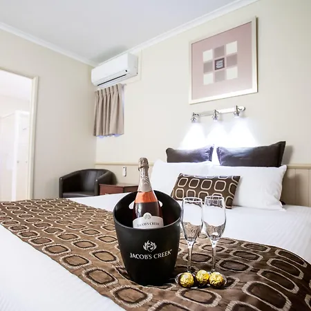 Quality Robertson Gardens Hotel 4*