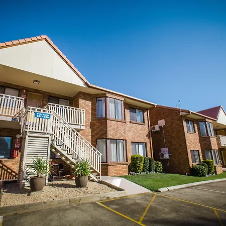 Quality Robertson Gardens Hotel 4*