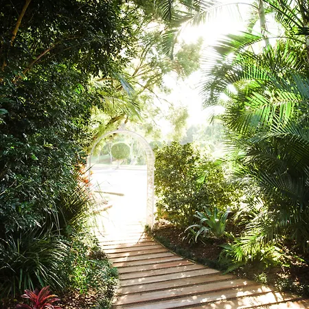 Quality Robertson Gardens Hotel
