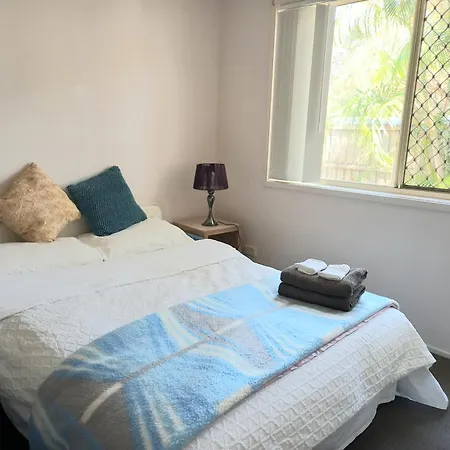 Air Conditioned Floral Youth Backpacker And House * Brisbane