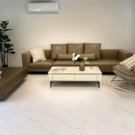 Villa Spacious Family Retreat With Pool In Carindale