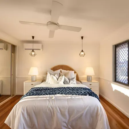 Tropical Tranquility Spacious Family Leafy Oasis Holiday home *