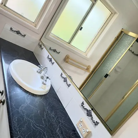 3mins Walk To Shopping Centre&city Bus, Airport Guest house