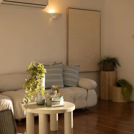 Tropical Tranquility Spacious Family Leafy Oasis Holiday home