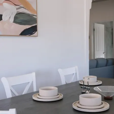 Spacious Dual Retreat Balcony Near Rbwh And Cbd *