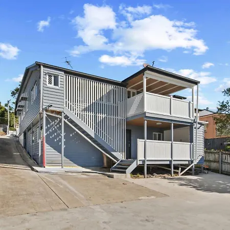 Spacious Dual Retreat Balcony Near Rbwh And Cbd Holiday home *