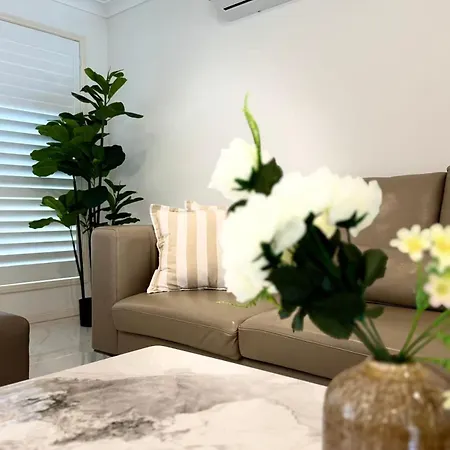 Spacious Family Retreat With Pool In Carindale Villa Brisbane