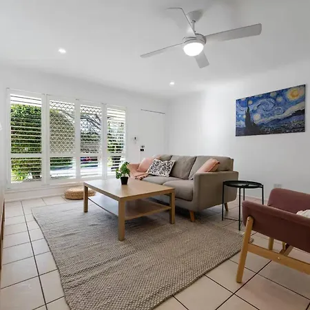 Holiday home 3br Family House In Sunnybank Hills With Free Parking - Near Bne