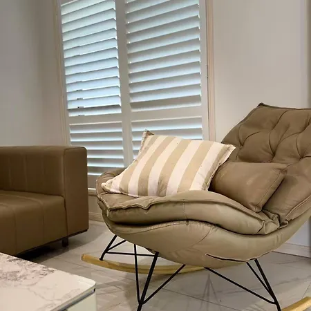 Spacious Family Retreat With Pool In Carindale Brisbane