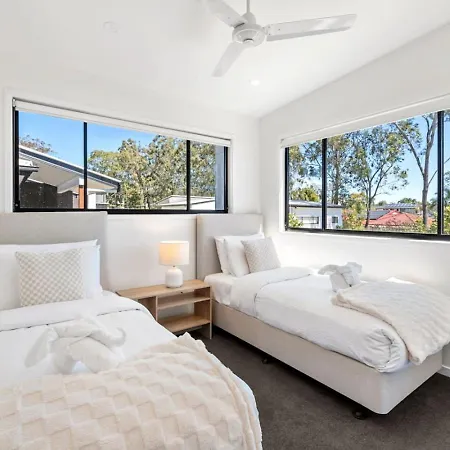 Sunhaven Escape Three Storey Comfort For Families * Brisbane