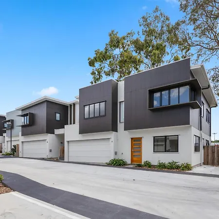 Cassa Aura Place - Modern 4br Homes Brisbane