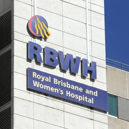 Stylish Escape With Balcony Near Rbwh And Cbd Holiday home Brisbane