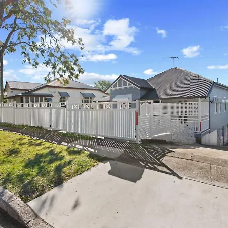 Holiday home Spacious Dual Retreat Balcony Near Rbwh And Cbd Brisbane