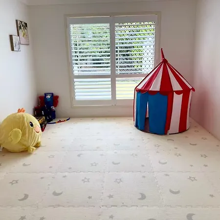 Villa Spacious Family Retreat With Pool In Carindale Brisbane