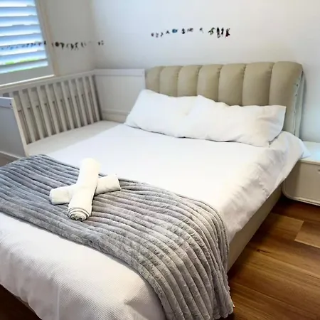 Spacious Family Retreat With Pool In Carindale * Brisbane