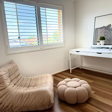 Spacious Family Retreat With Pool In Carindale