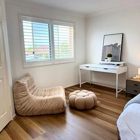 Spacious Family Retreat With Pool In Carindale *