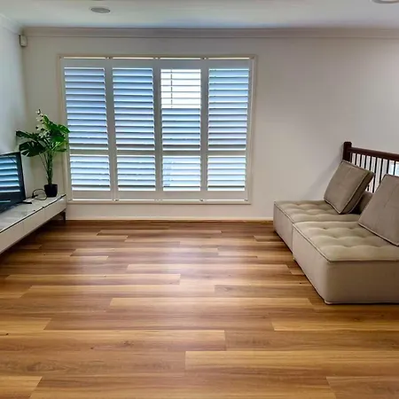 Spacious Family Retreat With Pool In Carindale Villa Brisbane