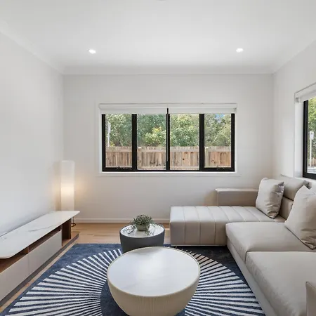 Cassa Aura Place - Modern 4br Homes Brisbane
