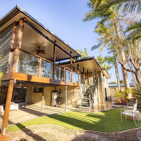 Tropical Tranquility Spacious Family Leafy Oasis Holiday home Brisbane