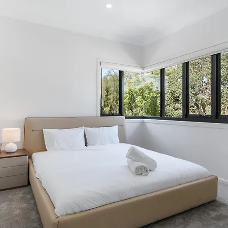Cassa Aura Place - Modern 4br Homes