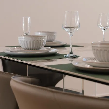 Cassa Aura Place - Modern 4br Homes