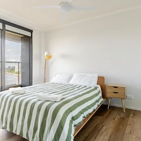 River View With Pool, Carpark & Gym Apartment *