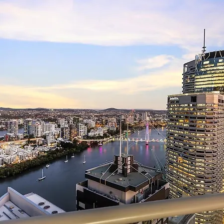 Amazing 2bed-2bath-1car-balcony-views - Cbd Apartment *