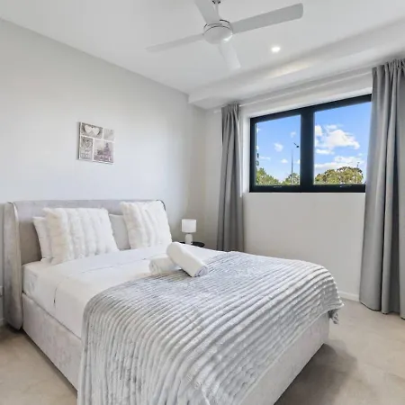 2 Bedroom Balcony Close To Hotspots * Brisbane