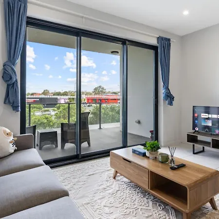 2 Bedroom Balcony Close To Hotspots * Brisbane