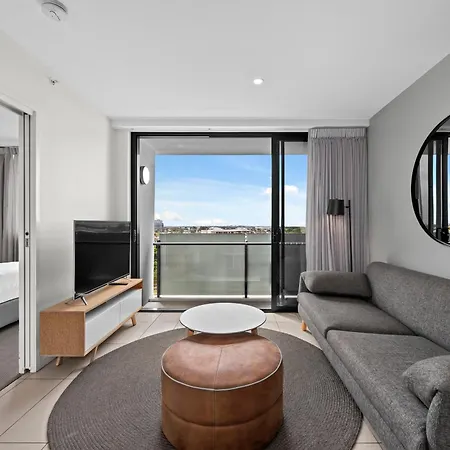 Riverside 1br With King Bed And Pool! Apartment