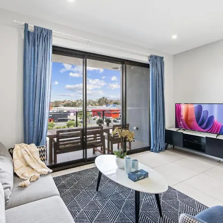 Stylish With Balcony Easy Access To Everywhere